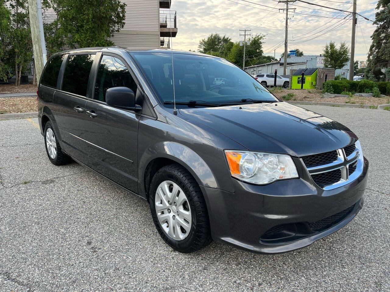 Used 2017 Dodge Grand Caravan SE w/ Power Window Group FWD image 5