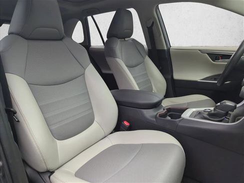 Used 2019 Toyota RAV4 Limited image 28