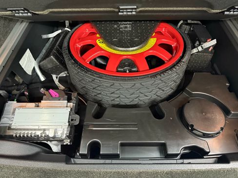 Used 2019 Bentley Bentayga image 49