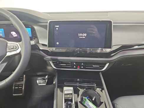 New 2026 Volkswagen Atlas Cross Sport SEL R-Line AWD/4WD image 17