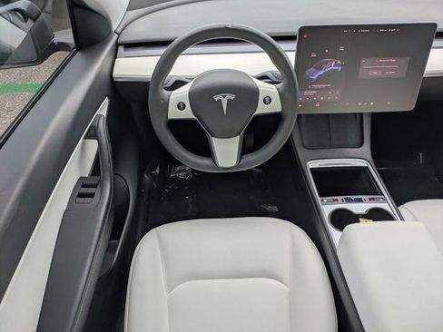 Used 2021 Tesla Model Y Long Range image 14