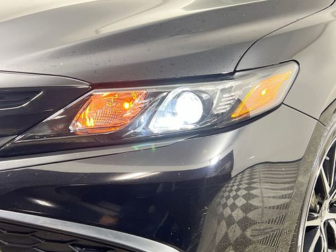 Used 2024 Toyota Camry SE image 12