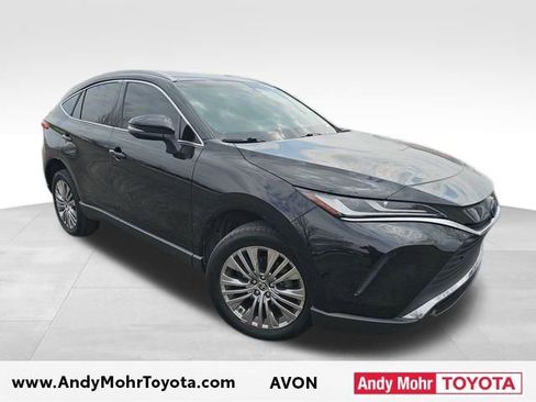 Used 2023 Toyota Venza XLE image 1