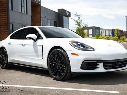 Used 2018 Porsche Panamera 4 AWD/4WD image 38