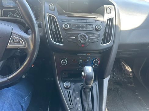 Used 2016 Ford Focus SE w/ Equipment Group 201A FWD image 30