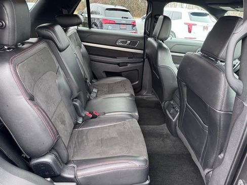 Used 2018 Ford Explorer XLT w/ Equipment Group 202A image 17