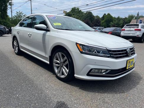 Used 2017 Volkswagen Passat 1.8T SE FWD image 4