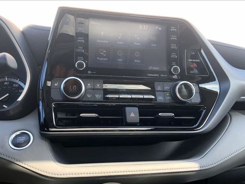 Used 2021 Toyota Highlander XLE FWD image 34