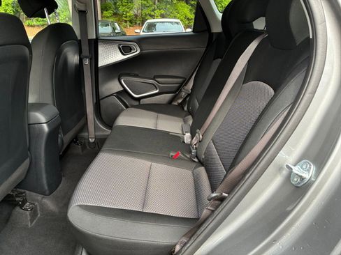 Used 2025 Kia Soul LX w/ LX Technology Package FWD image 25