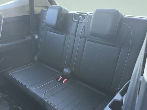 Certified 2023 Volkswagen Tiguan SE FWD image 27