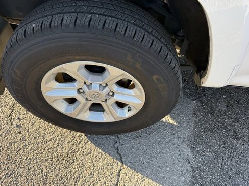 Used 2017 Toyota 4Runner SR5 Premium image 22