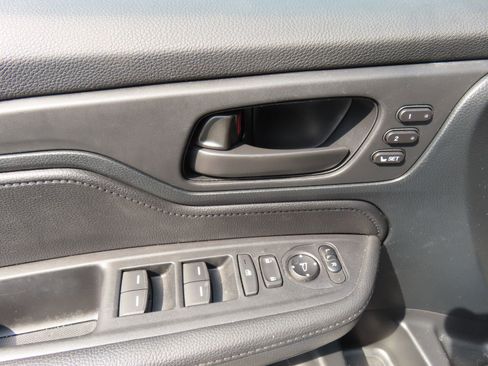 Used 2023 Honda Odyssey Sport image 12