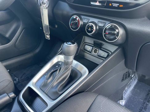 Certified 2023 Hyundai Venue SE image 29