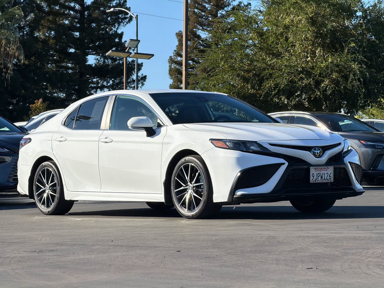 Used 2024 Toyota Camry SE w/ Convenience Package FWD image 5