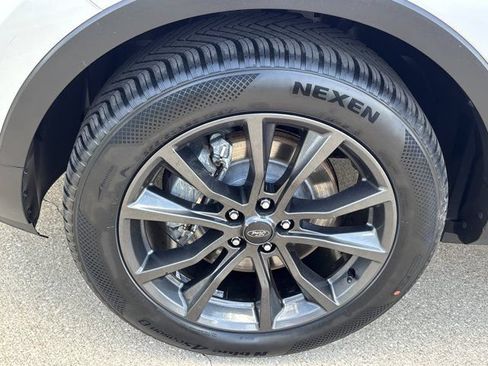Used 2018 Ford Explorer Limited AWD/4WD image 16