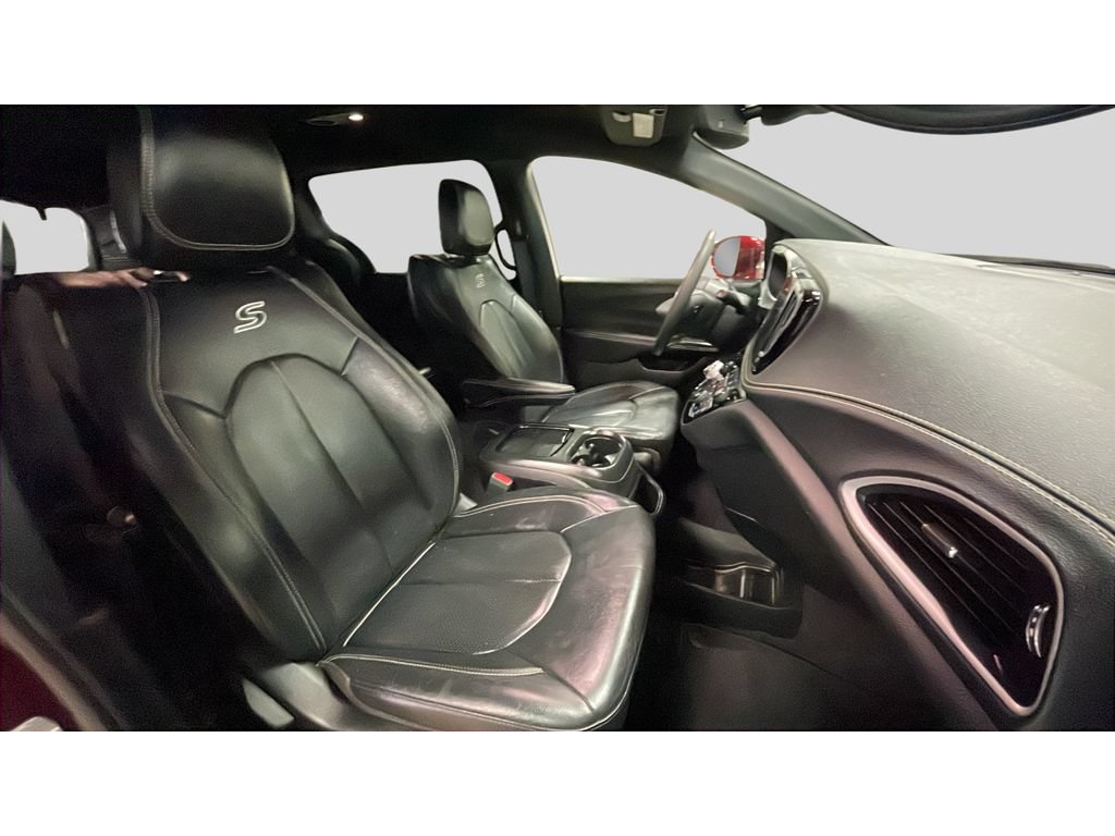 Used 2022 Chrysler Pacifica Touring-L w/ S Appearance Package AWD/4WD image 18