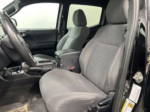 Used 2017 Toyota Tacoma TRD Off-Road w/ Tow Package (A/T) AWD/4WD image 22