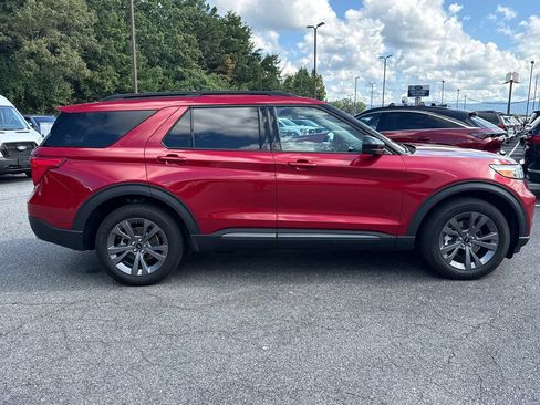 Used 2023 Ford Explorer XLT w/ Equipment Group 202A AWD/4WD image 8