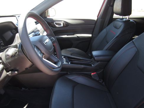 Used 2025 Jeep Compass Trailhawk AWD/4WD image 14