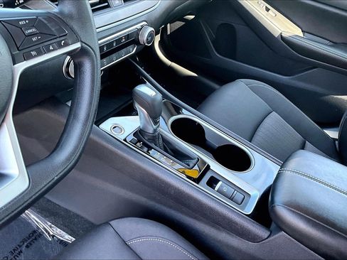 Used 2024 Nissan Altima 2.5 SV AWD/4WD image 16