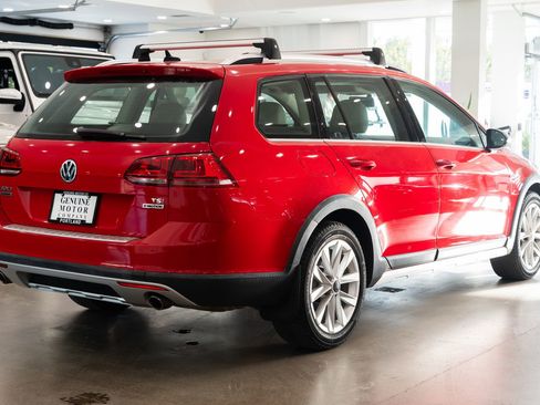 Used 2017 Volkswagen Golf Alltrack S AWD/4WD image 4