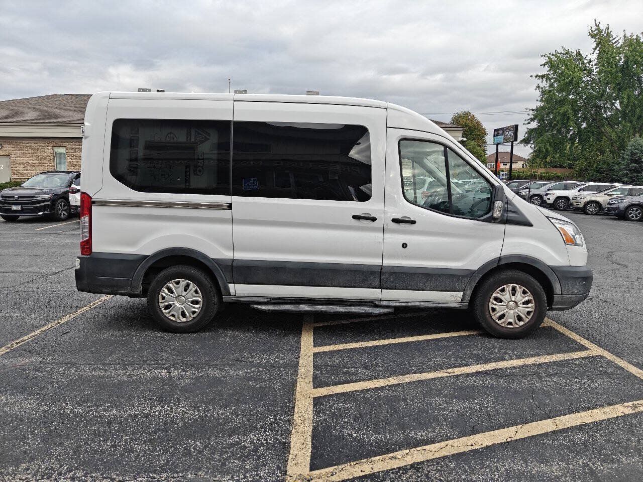 Used 2019 Ford Transit 150 XLT RWD image 5