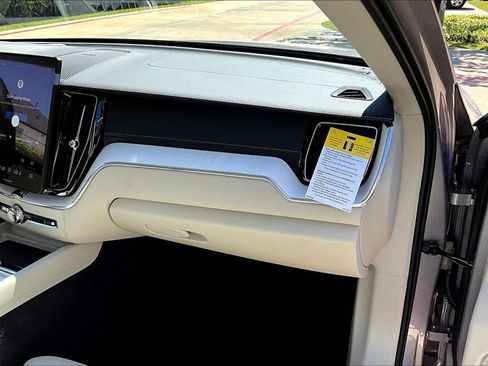 New 2026 Volvo XC60 B5 Ultra w/ Protection Package Premier AWD/4WD image 18
