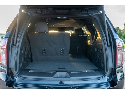 Used 2022 Chevrolet Tahoe Z71 w/ Luxury Package AWD/4WD image 15