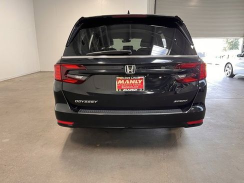 Used 2023 Honda Odyssey Sport image 4