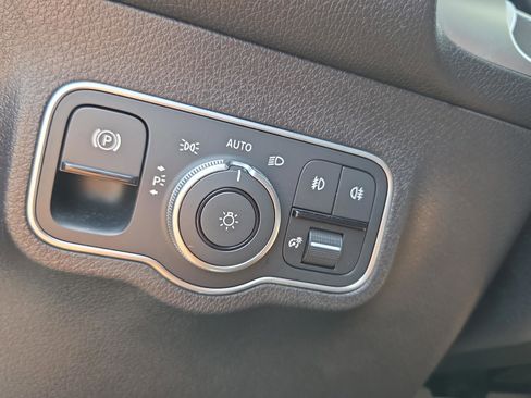 Used 2022 Mercedes-Benz GLB 250 image 18