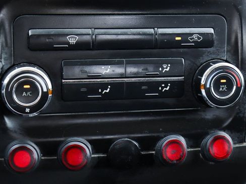 Used 2020 Nissan Frontier SV image 29