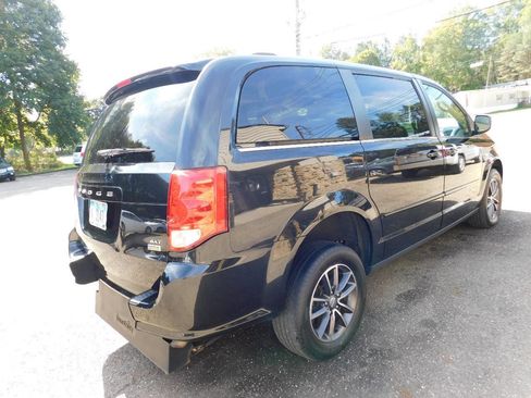 Used 2017 Dodge Grand Caravan SXT image 16