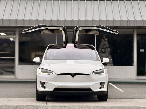 Used 2018 Tesla Model X 100D image 3