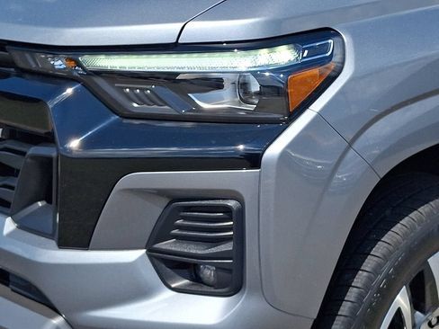 Used 2023 Chevrolet Colorado Z71 w/ Z71 Convenience Package 2 AWD/4WD image 9