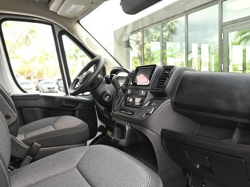 Used 2025 RAM ProMaster 2500 w/ Storage Group image 18
