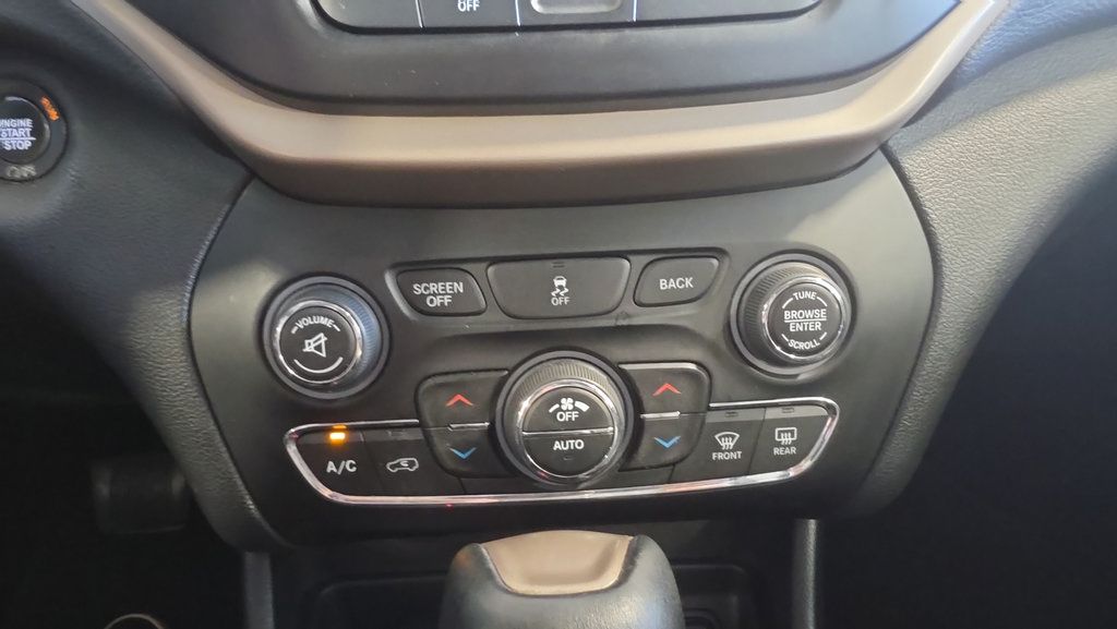 Used 2018 Jeep Cherokee Limited AWD/4WD image 27