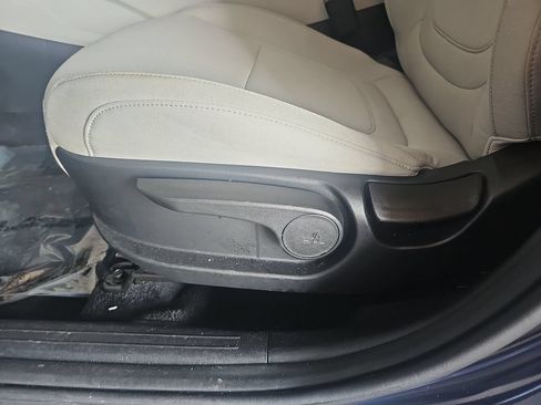 Certified 2025 Hyundai Tucson SE FWD image 28