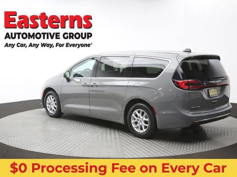 Used 2023 Chrysler Pacifica Touring-L FWD image 66