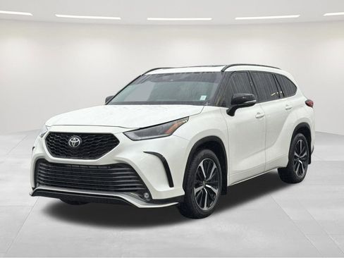Used 2021 Toyota Highlander XSE FWD image 1