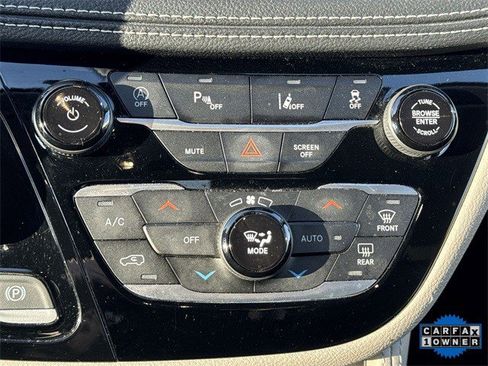Used 2024 Chrysler Pacifica Limited image 22