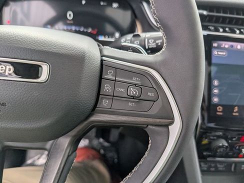 Used 2023 Jeep Grand Cherokee Limited w/ Luxury Tech Group II image 15