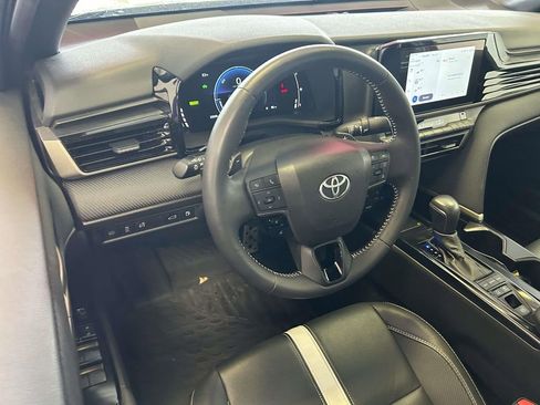 Used 2025 Toyota Camry SE w/ Convenience Package FWD image 13