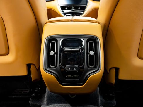 Used 2021 Aston Martin DBX image 27