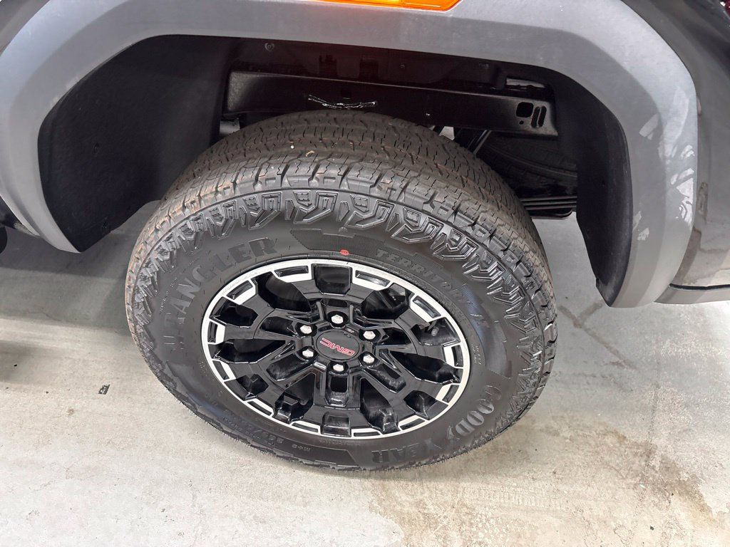 New 2026 GMC Canyon AT4 w/ Technology Plus Package AWD/4WD image 23