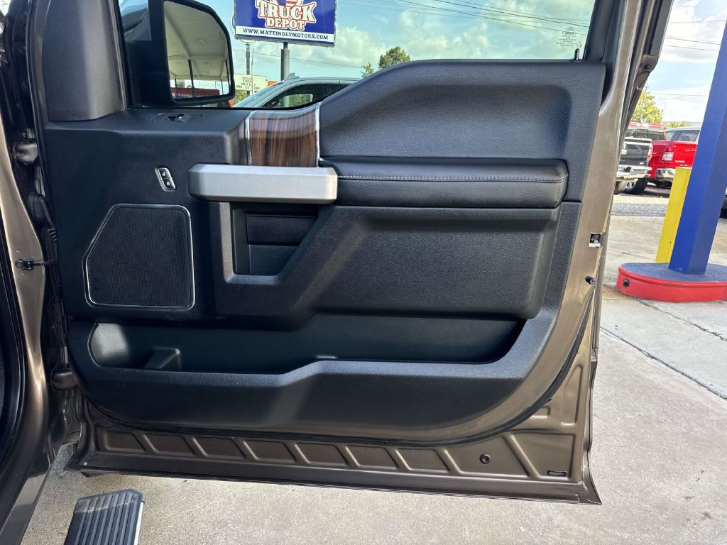 Used 2015 Ford F150 Lariat w/ Equipment Group 502A Luxury AWD/4WD image 19