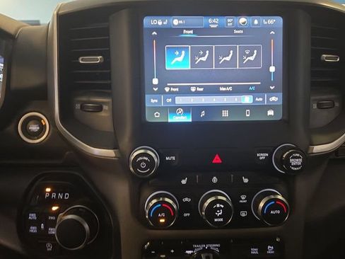 Used 2022 RAM 1500 Big Horn AWD/4WD image 18
