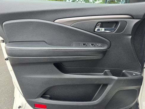 Used 2019 Honda Pilot LX image 23