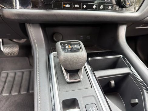 Used 2025 Nissan Pathfinder SV FWD image 17
