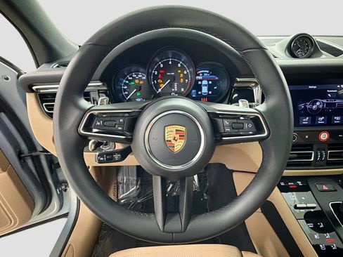 Certified 2025 Porsche Macan AWD/4WD image 12
