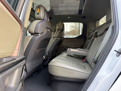 Used 2022 Rivian R1T Adventure image 20